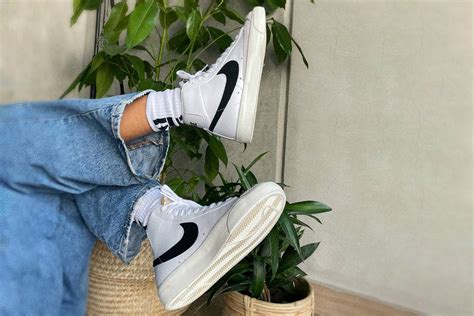 jeans schuhe nike|sneakers with jeans on them.